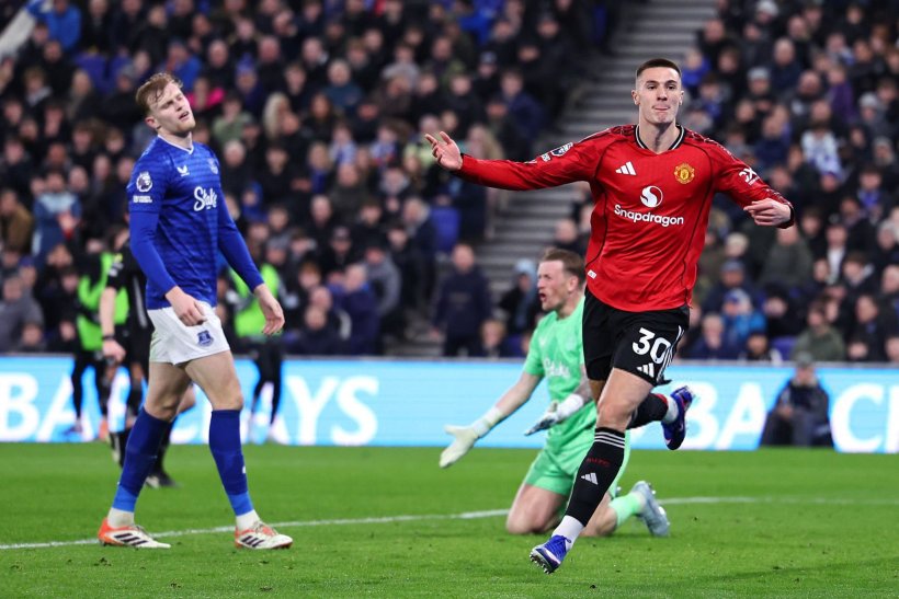 مانشستر يونايتد يعود بفوز ثمين من إيفرتون في البريميرليج