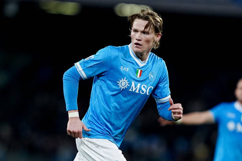 مانشستر يونايتد يحسم موقفه بشأن عودة مكتوميناي