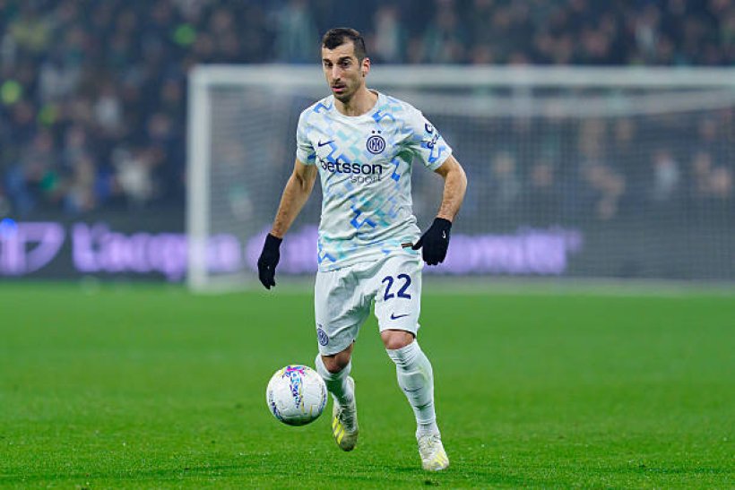 إنتر ميلان يحسم موقفه من تجديد عقد مخيتريان