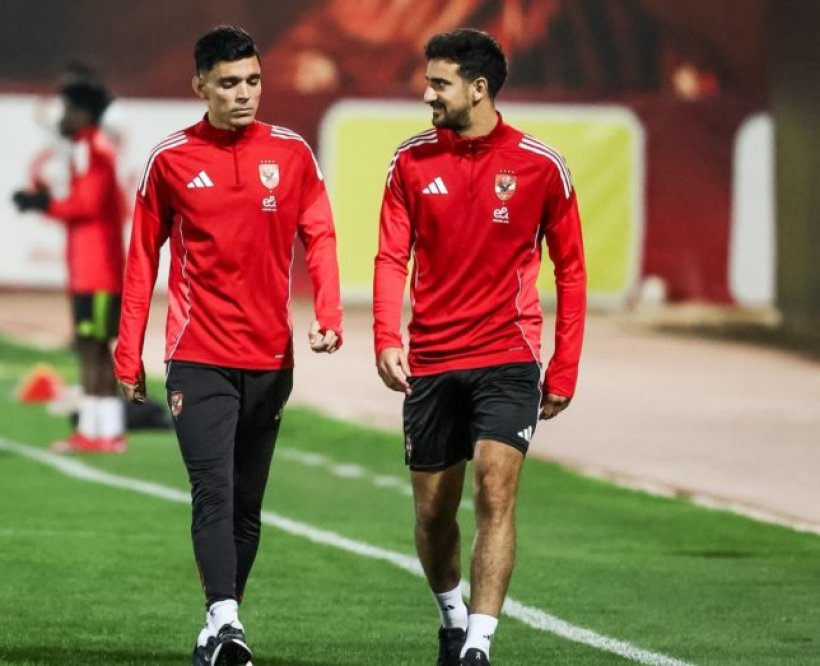 بن شرقي يوضح لتوروب سبب تراجع مستواه مع الأهلي