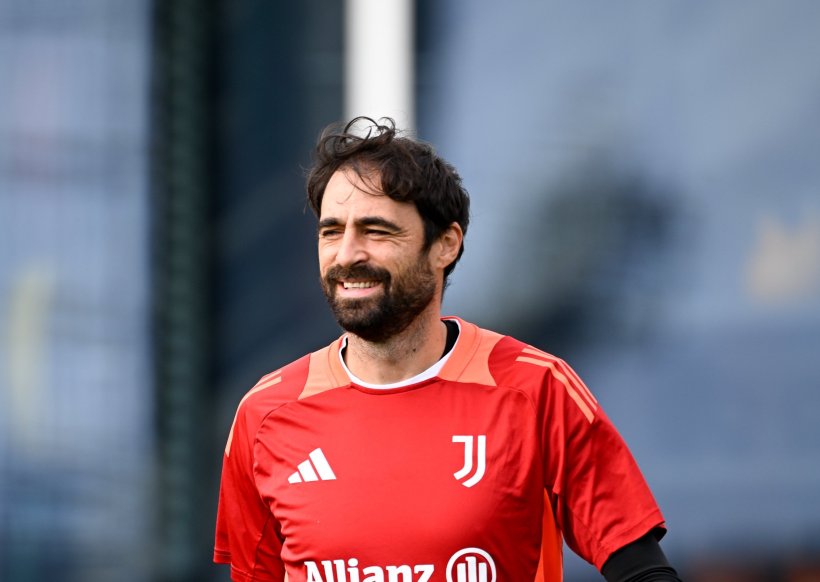 يوفنتوس يجدد عقد كارلو بينسوليو حتى 2027