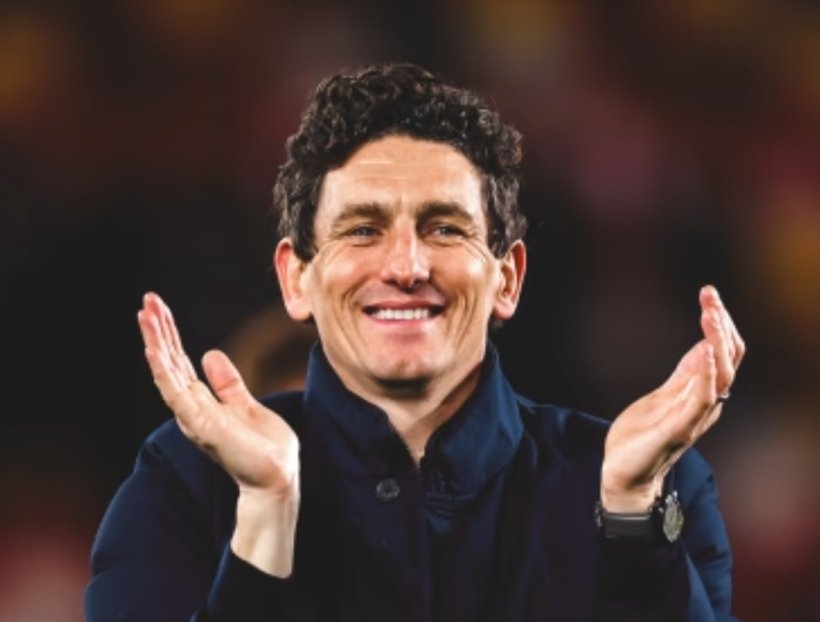 برينتفورد يمدد عقد مدربه كيث أندروز حتى 2032