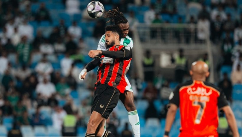 خبير يكشف قانونية هدف الأهلي القاتل أمام الرياض