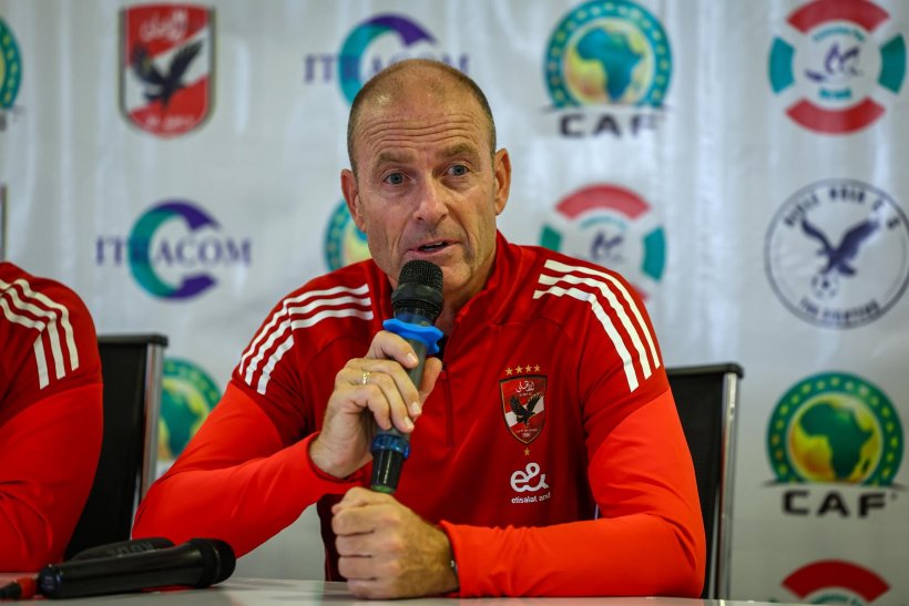 توروب يدرس إلغاء المداورة في مركز حراسة المرمى بالأهلي