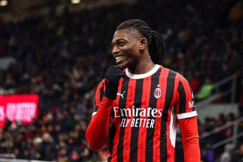ميلان يتحرك لتحصين نجمه بعقد جديد