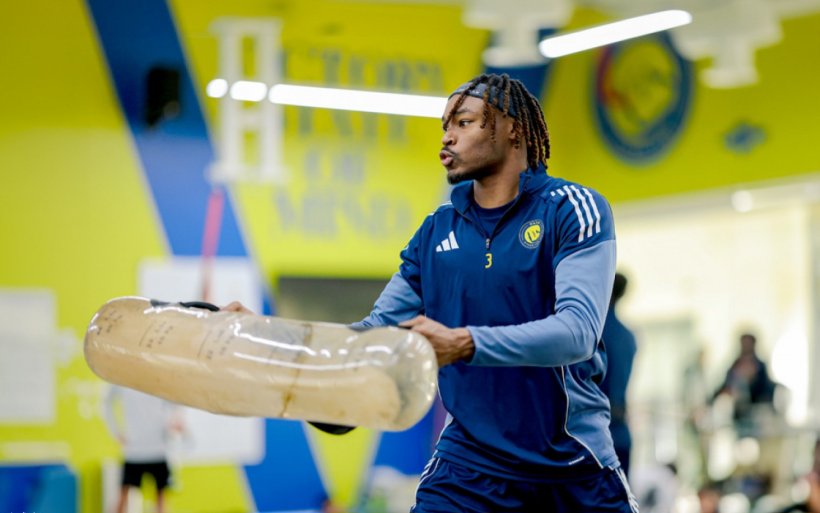 حقيبة الماء تثير الفضول في تدريبات النصر.. ما التفاصيل؟