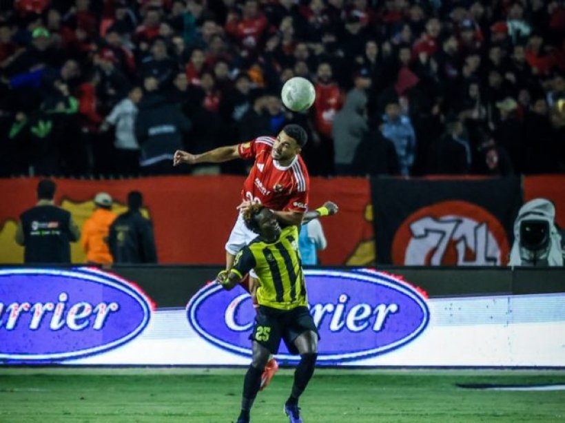 توروب يُثبت ثنائي دفاع الأهلي أمام طلائع الجيش