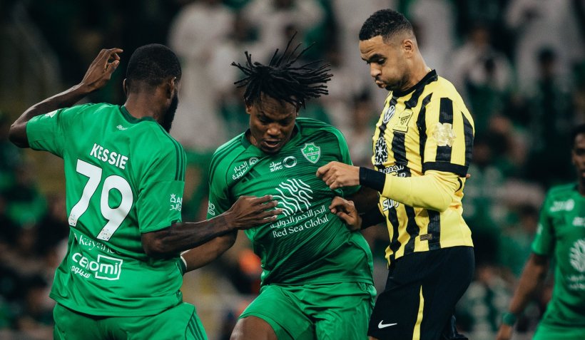 الأهلي يصعق الاتحاد بثلاثية مدوية في ديربي جدة