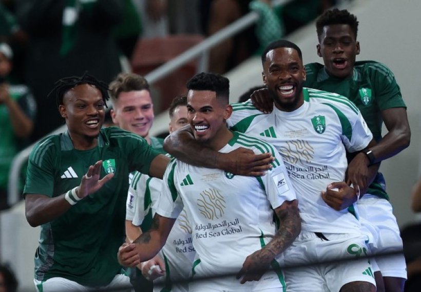 خطوة مفاجئة من إدارة الأهلي تجاه لاعبي الفريق