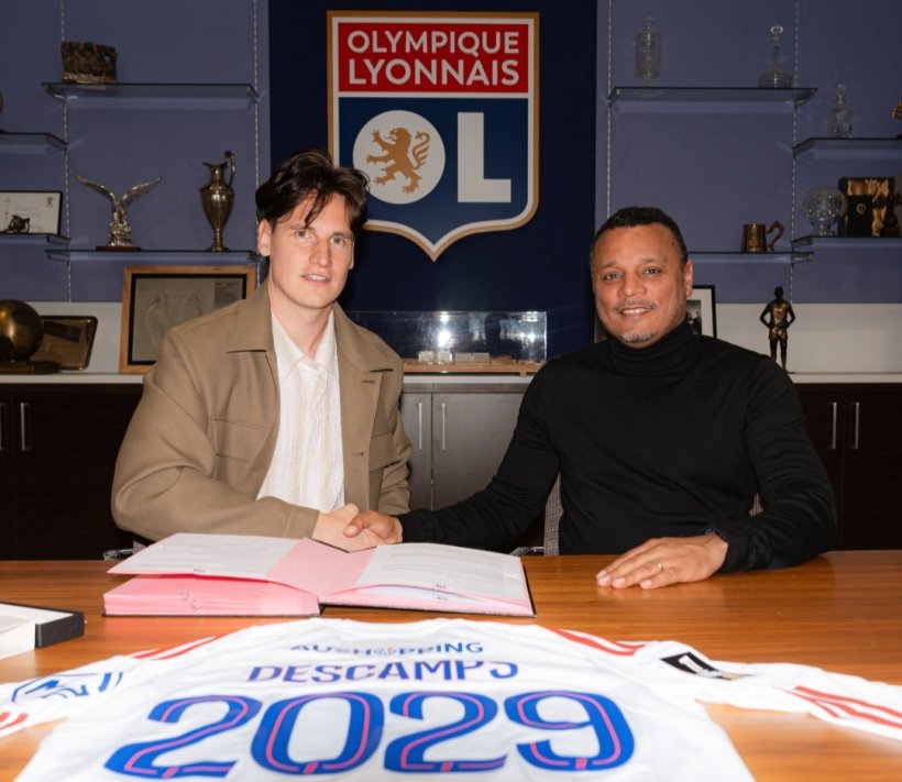 أولمبيك ليون يمدد عقد حارسه ريمِي ديسكامبس حتى 2029
