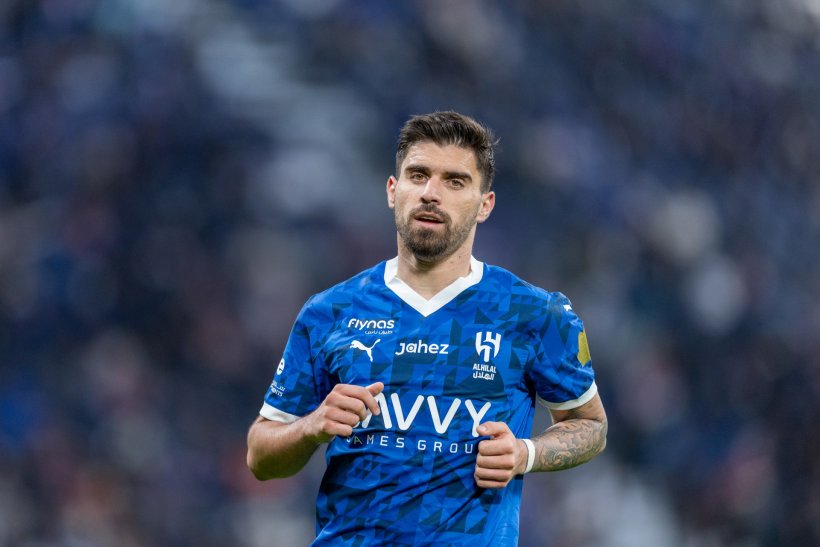 نيفيز يقترب من العودة لقيادة خط وسط الهلال ضد الفتح