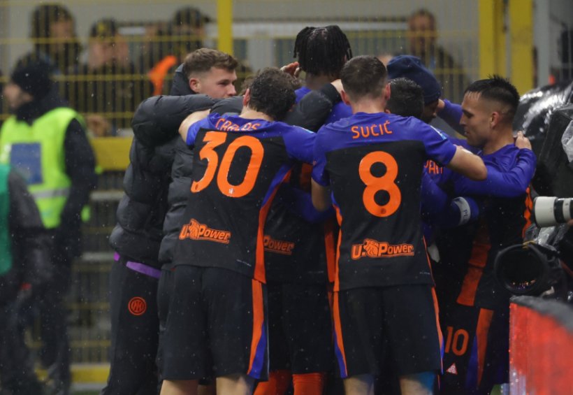 مانشستر يونايتد يجدد اهتمامه بضم مدافع إنتر