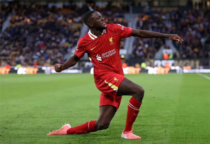 ليفربول يغري كوناتي لإقناعه بتجديد عقده