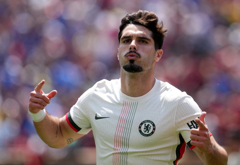 برشلونة يراقب بيدرو نيتو