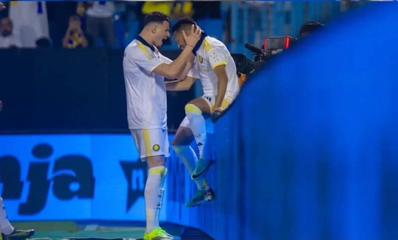 النصر يسحق الخليج ويبتعد بصدارة دوري روشن