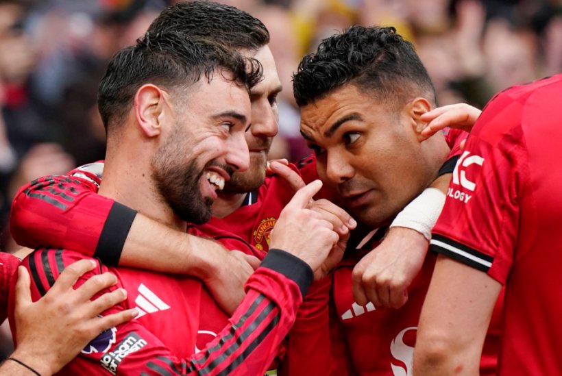 مانشستر يونايتد يتخطى أستون فيلا وينفرد بالمركز الثالث