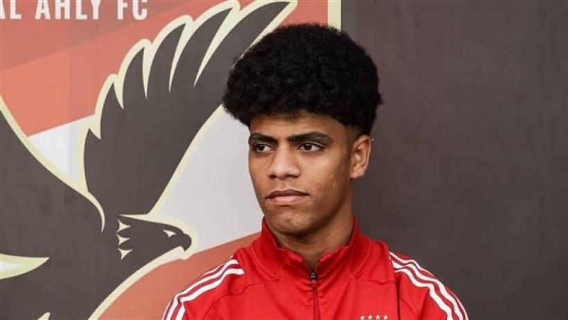 توروب يطمأن على لاعب الأهلي بعد جراحة الصليبي