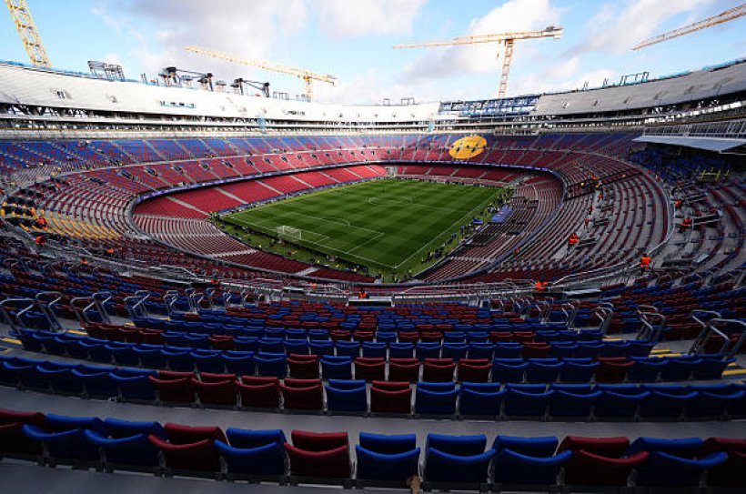 أزمة رؤية المرمى في كامب نو تثير شكاوي الجماهير وحلول مقترحة لمعالجتها