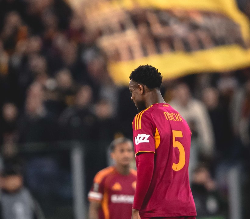 جماهير روما تثور بعد الإقصاء.. غضب عارم على اللاعبين