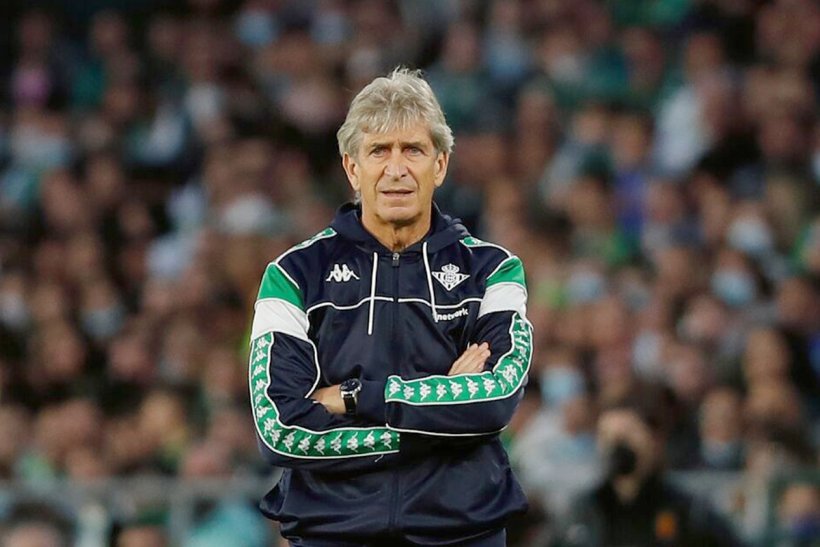 مدرب بيتيس يثير تساؤلات حول نهاية البطولة الإفريقية