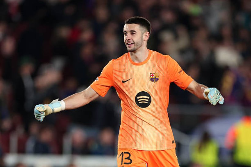 خوان جارسيا يقترب من جائزة زامورا مع برشلونة بأرقام مميزة