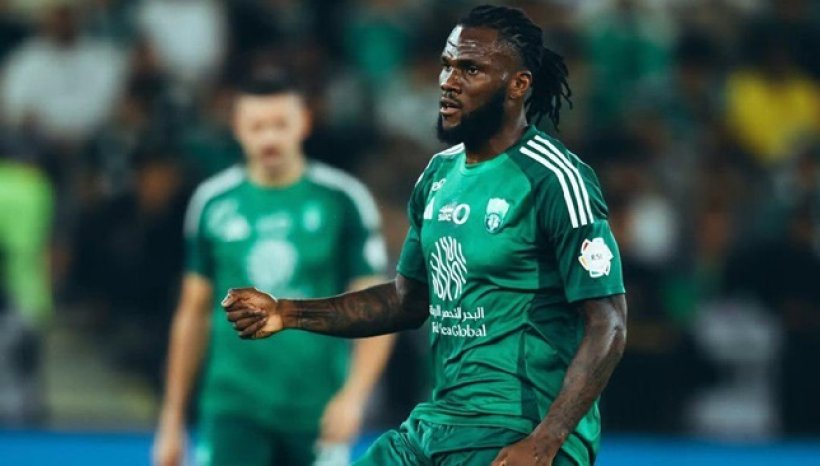 فرانك كيسي يؤجل حسم مستقبله مع الأهلي السعودي