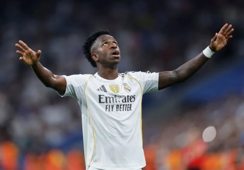 فينيسيوس جونيور يقترب من دوري روشن بعرض تاريخي