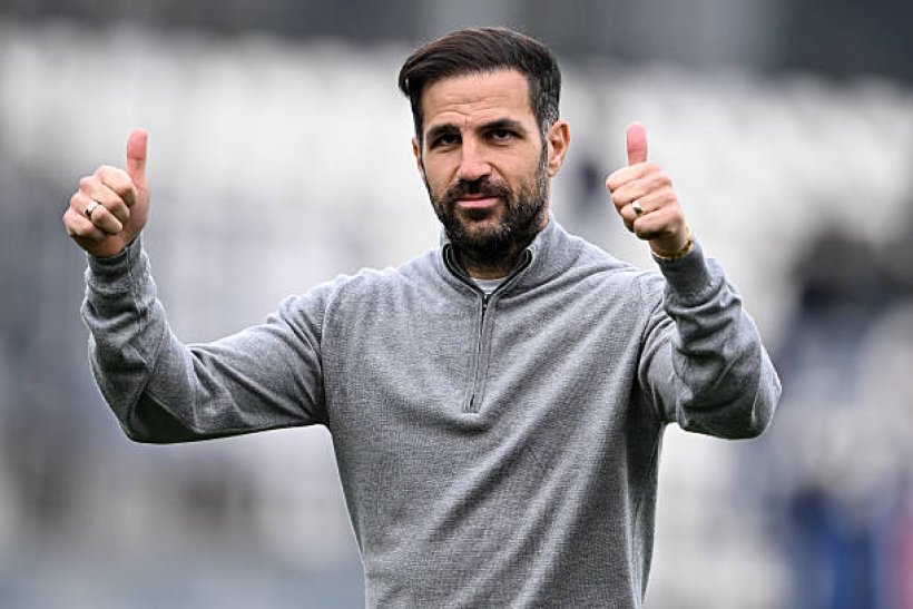 مانشستر سيتي يراقب فابريجاس لتولي قيادة الفريق