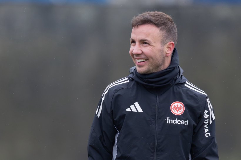 غوتزه يجدد عقده مع آينتراخت فرانكفورت حتى 2027