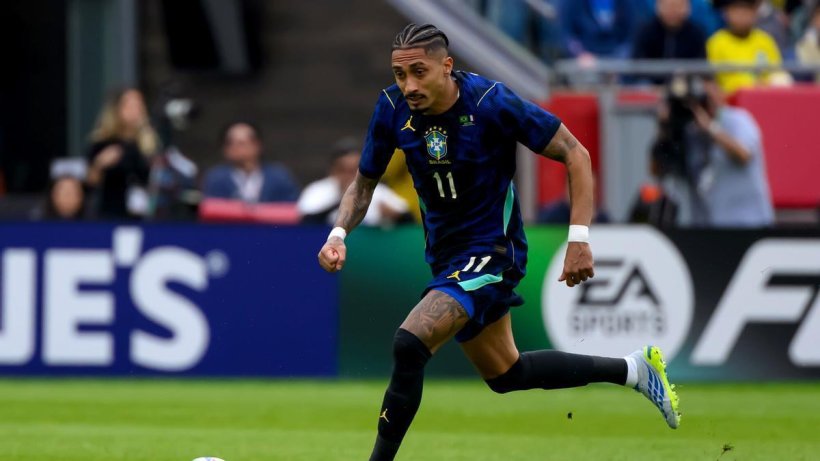 رافينيا يغادر معسكر المنتخب البرازيلي