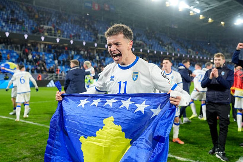 أصلاني يتألق مع كوسوفو ووكيله يؤكد اتصالات برشلونة لضمه