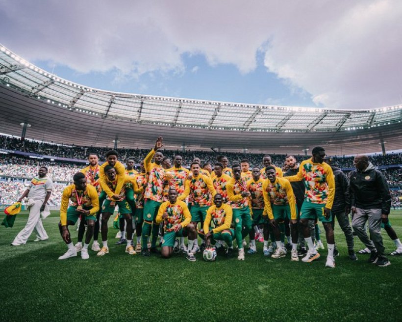 السنغال تتحدى القرار وتحتفل بكأس إفريقيا في باريس رغم سحب اللقب