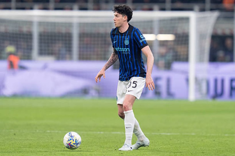 برشلونة يقترب من باستوني.. طريق مفتوح لتعزيز الدفاع في الصيف