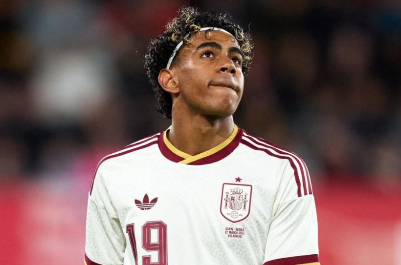 يامال يرد على واقعة العنصرية ببيان رسمي