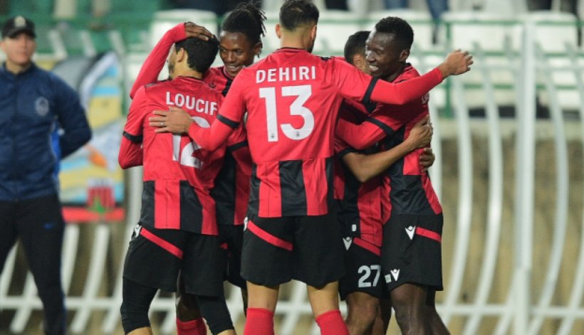 الكاف يعيّن أمين عمر لإدارة مباراة اتحاد الجزائر وأولمبيك آسفي