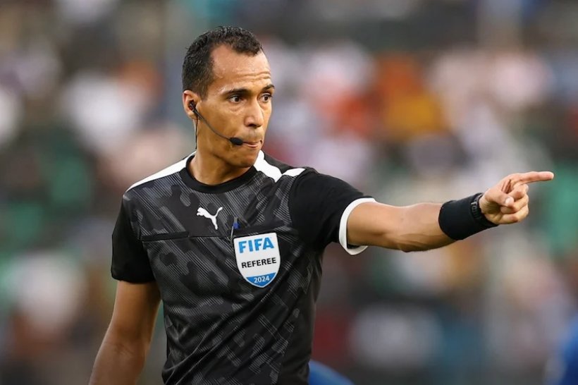 الكاف يعيّن حكمًا موريتانيًا لإدارة مباراة الجيش الملكي ونهضة بركان