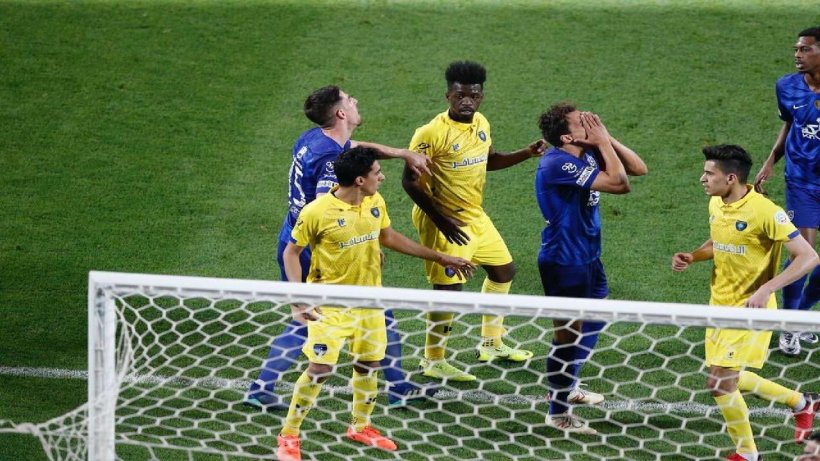 الاتحاد والأهلي يطاردان نجم التعاون المتألق