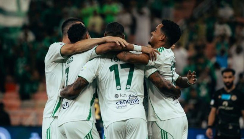 الأهلي يضرب ضمك بثلاثية ويواصل الضغط على النصر