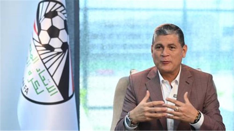 اتحاد الكرة يدرس استمرار أوسكار رويز رئيسًا للجنة الحكام