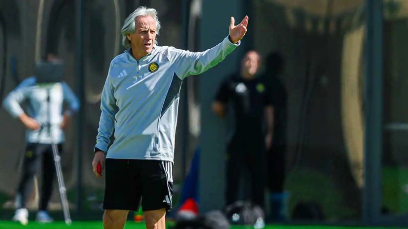 جيسوس يدعم شباب النصر بخمسة لاعبين قبل مباراة الهلال