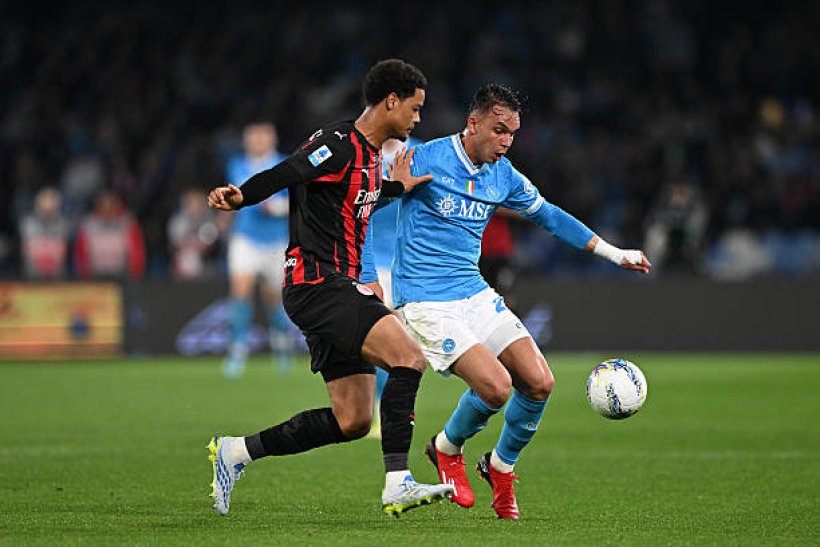 نابولي يحقق فوزًا ثمينًا أمام ميلان في الكالتشيو