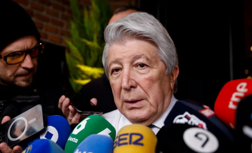 رئيس أتلتيكو مدريد يرد على اهتمام برشلونة بضم ألفاريز