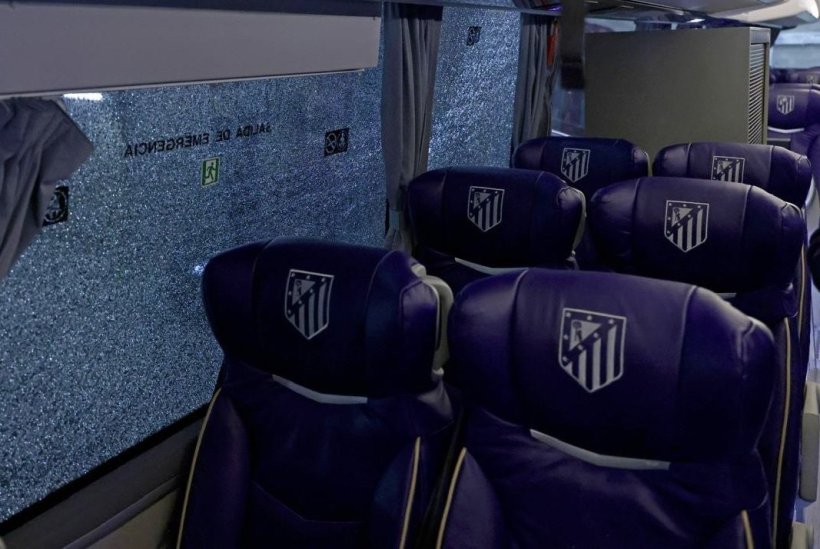أتلتيكو مدريد يندد بالاعتداء على حافلته في برشلونة