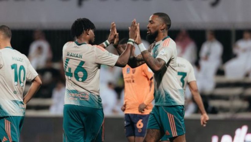 لجنة الحكام تحسم الجدل وتبرئ الحكم الرابع في أزمة الأهلي والفيحاء