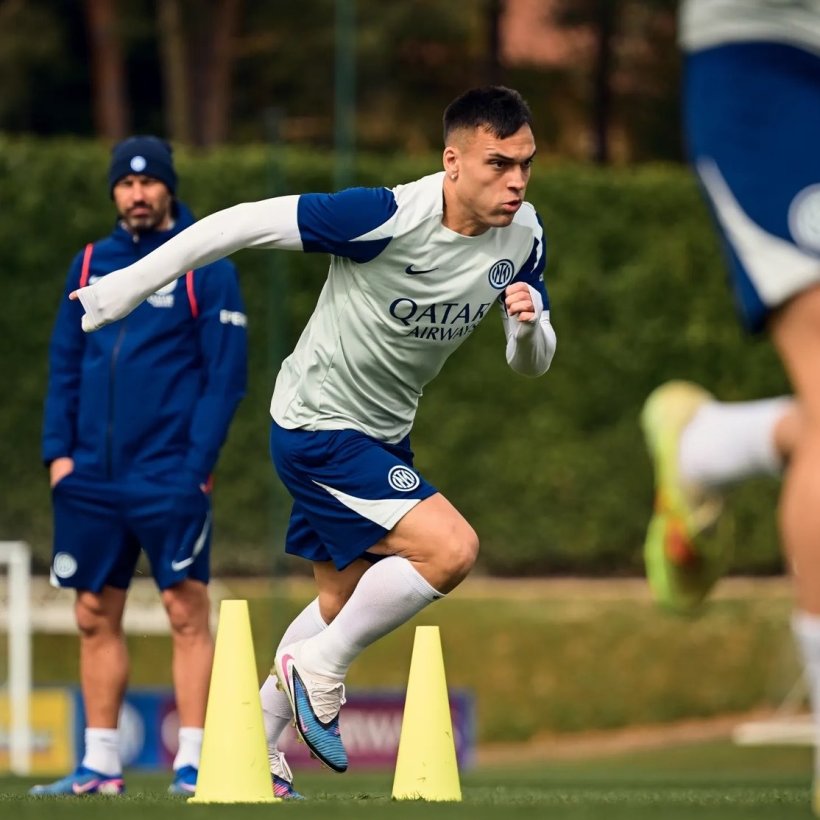 إنتر يعلن إصابة لاوتارو مارتينيز وموعد حسم موقفه