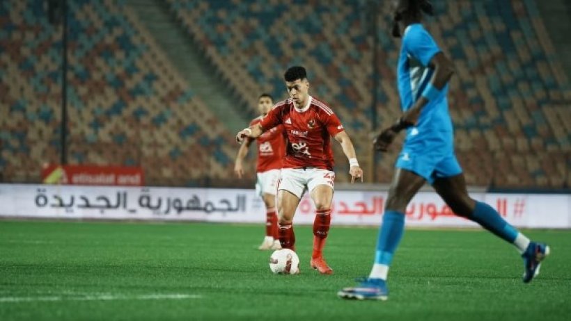 الأهلي يتخطى عقبة سموحة بثنائية في الدوري