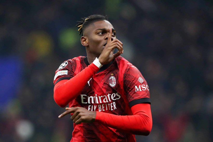 ميلان يجمّد تجديد عقد لياو بسبب تراجع مستواه ويفتح باب الرحيل