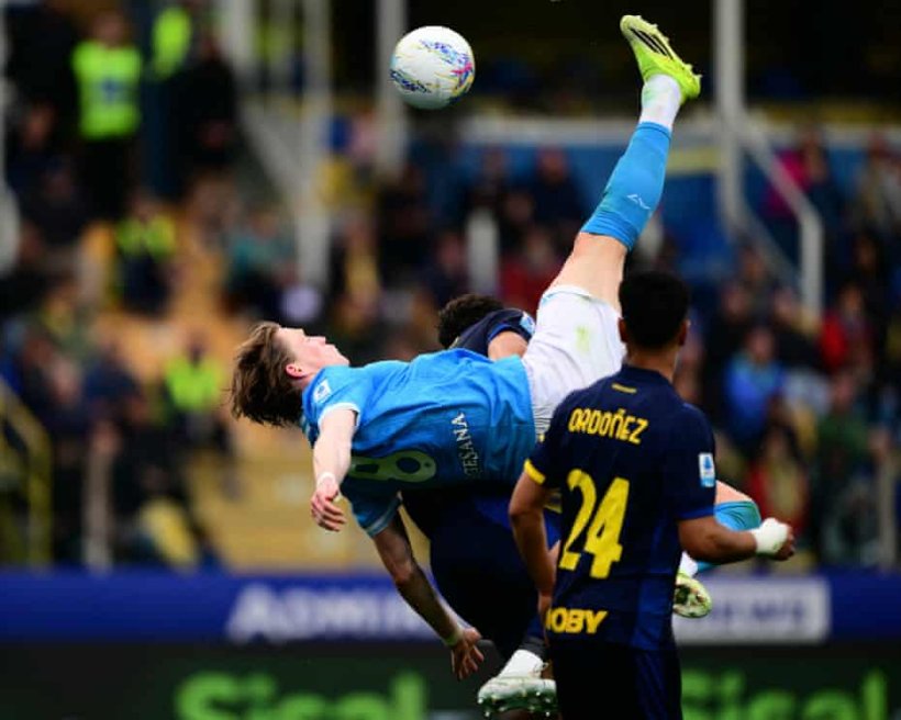 نابولي يدفع ثمن الاعتماد المبالغ فيه على ماكتوميناي