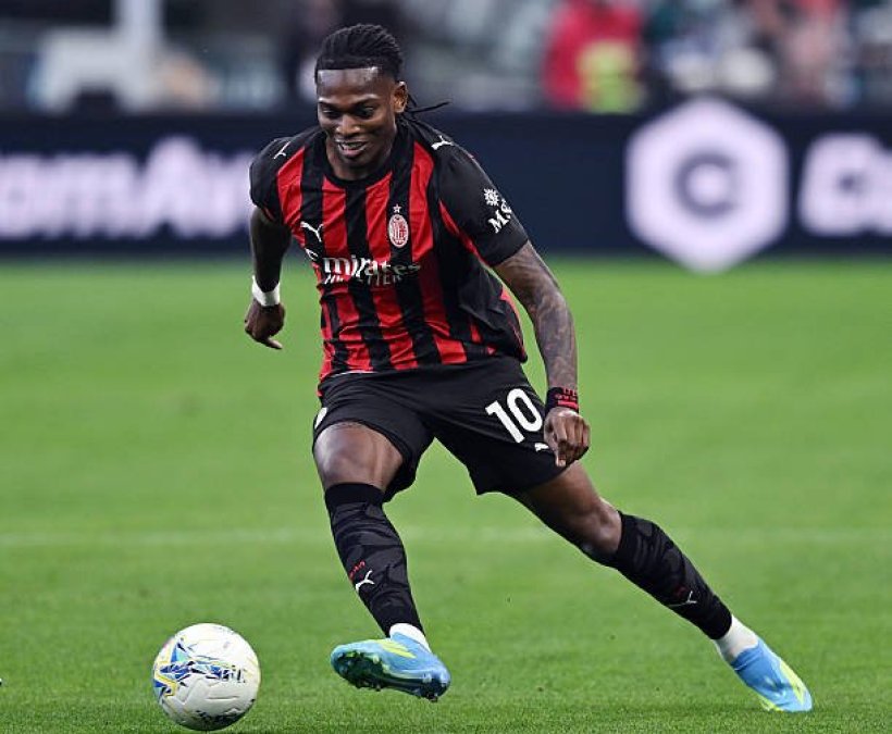 ميلان ينتظر العروض للياو ولا شيء رسمي حتى الآن