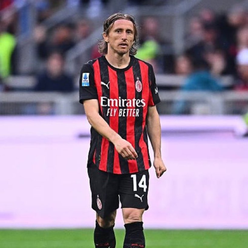 ميلان يضع شروطًا لتجديد عقد مودريتش